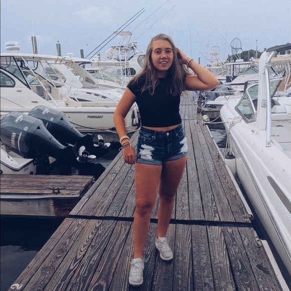 Meet your Posher, Julianna - Picture 1 of 1